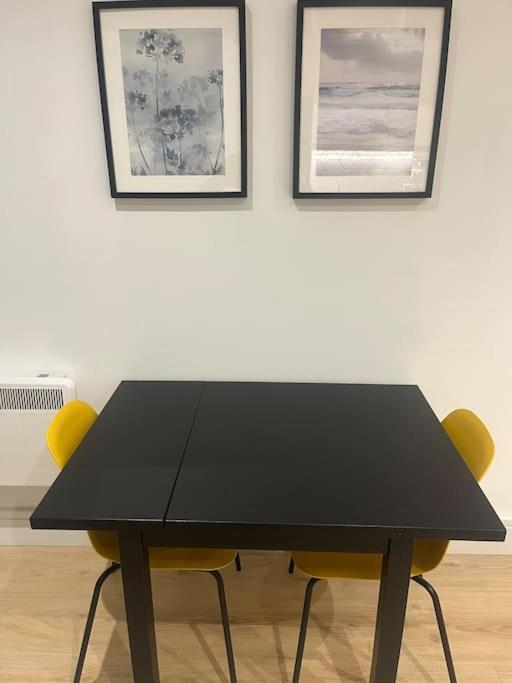 Luxx Apartment & Suites, London Heathrow Airport, Terminal 4, Piccadilly Underground Train Station Nearby! Хилингдън Екстериор снимка